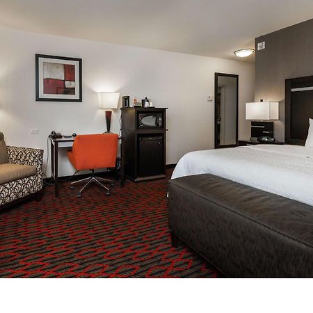 Hampton Inn & Suites By Hilton Летбридж Екстериор снимка