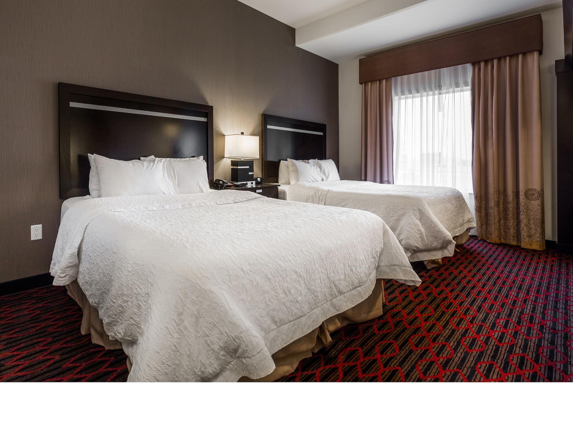 Hampton Inn & Suites By Hilton Летбридж Екстериор снимка