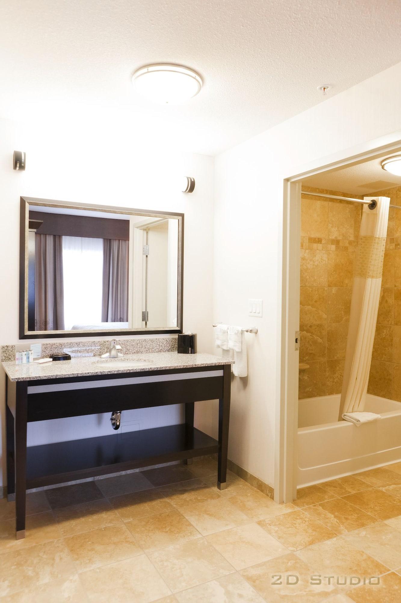 Hampton Inn & Suites By Hilton Летбридж Екстериор снимка