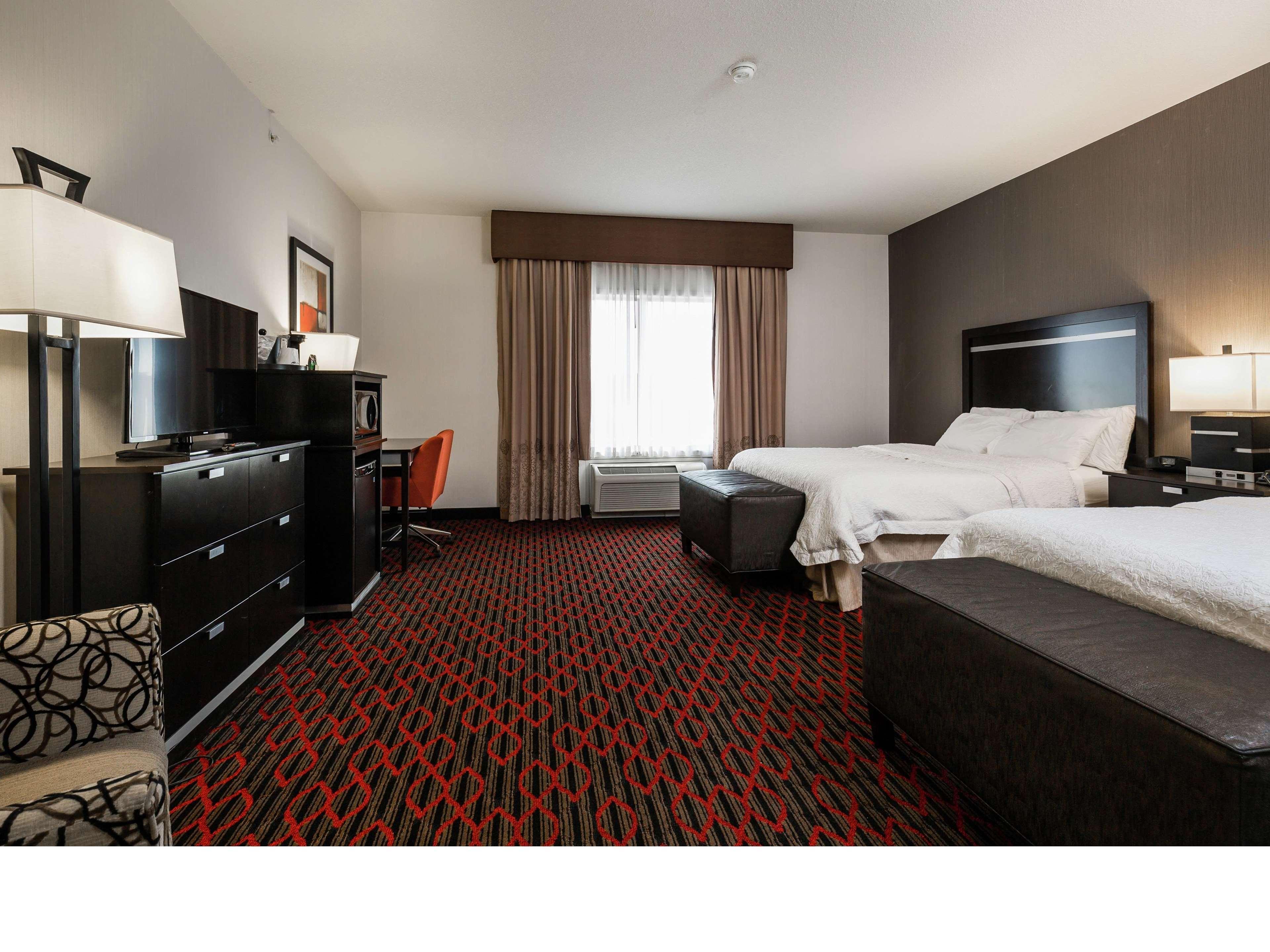 Hampton Inn & Suites By Hilton Летбридж Екстериор снимка