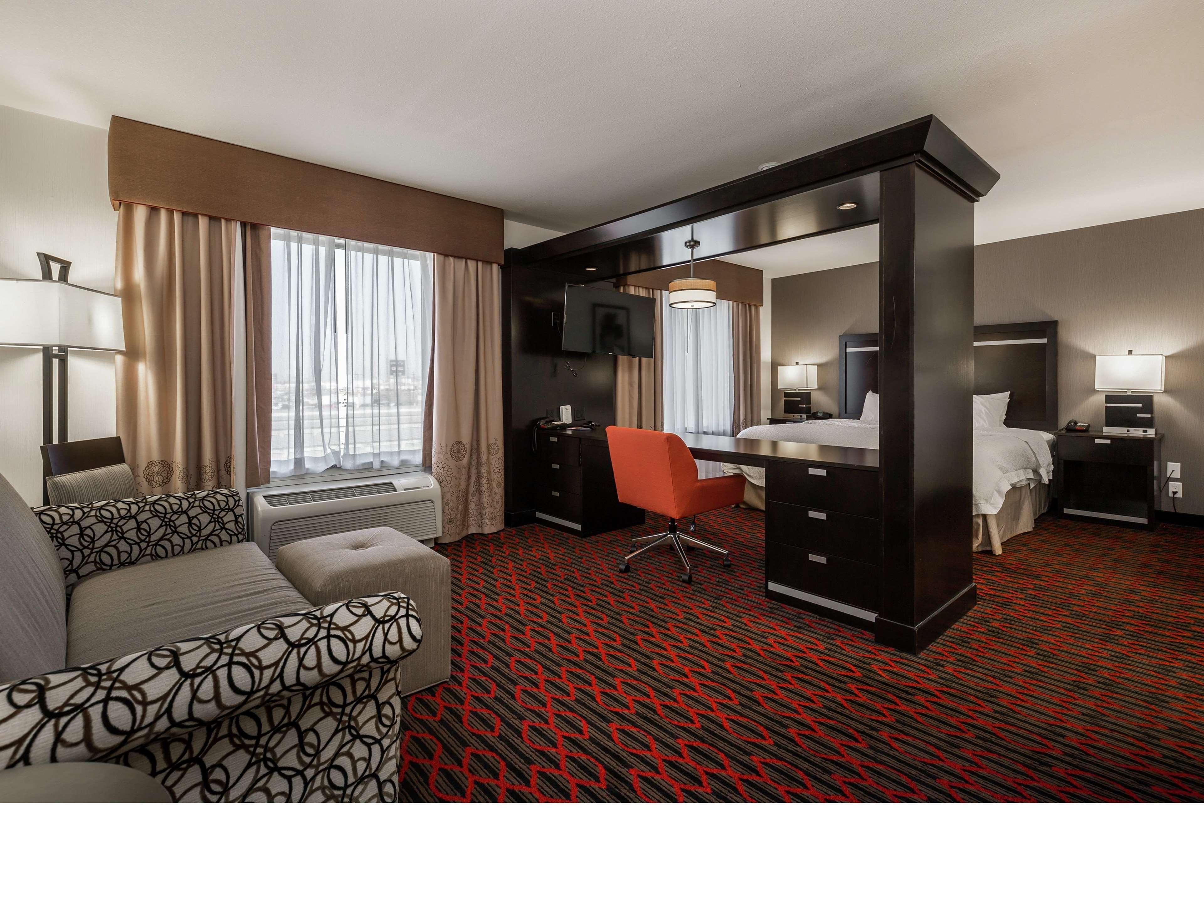 Hampton Inn & Suites By Hilton Летбридж Екстериор снимка