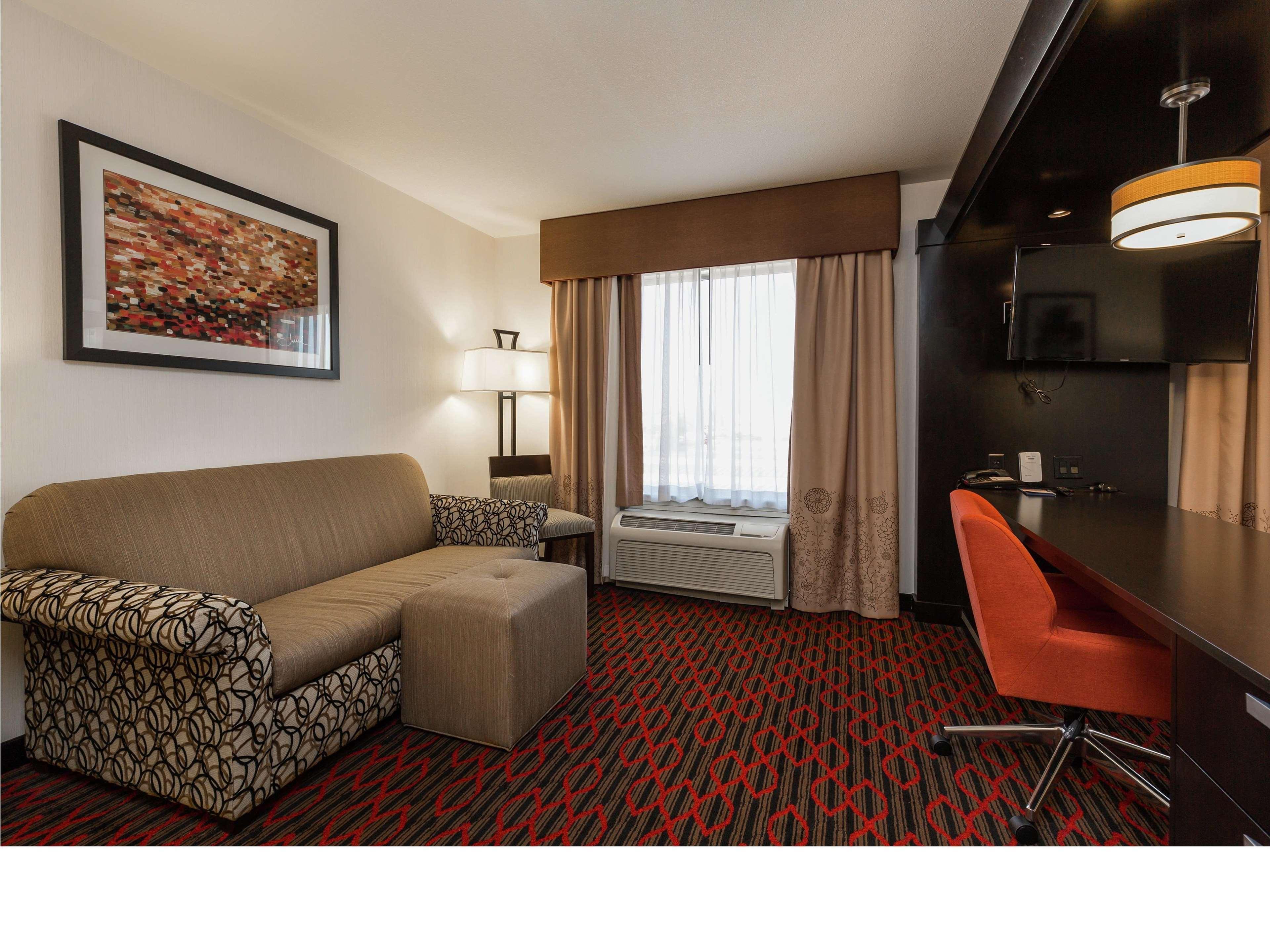 Hampton Inn & Suites By Hilton Летбридж Екстериор снимка