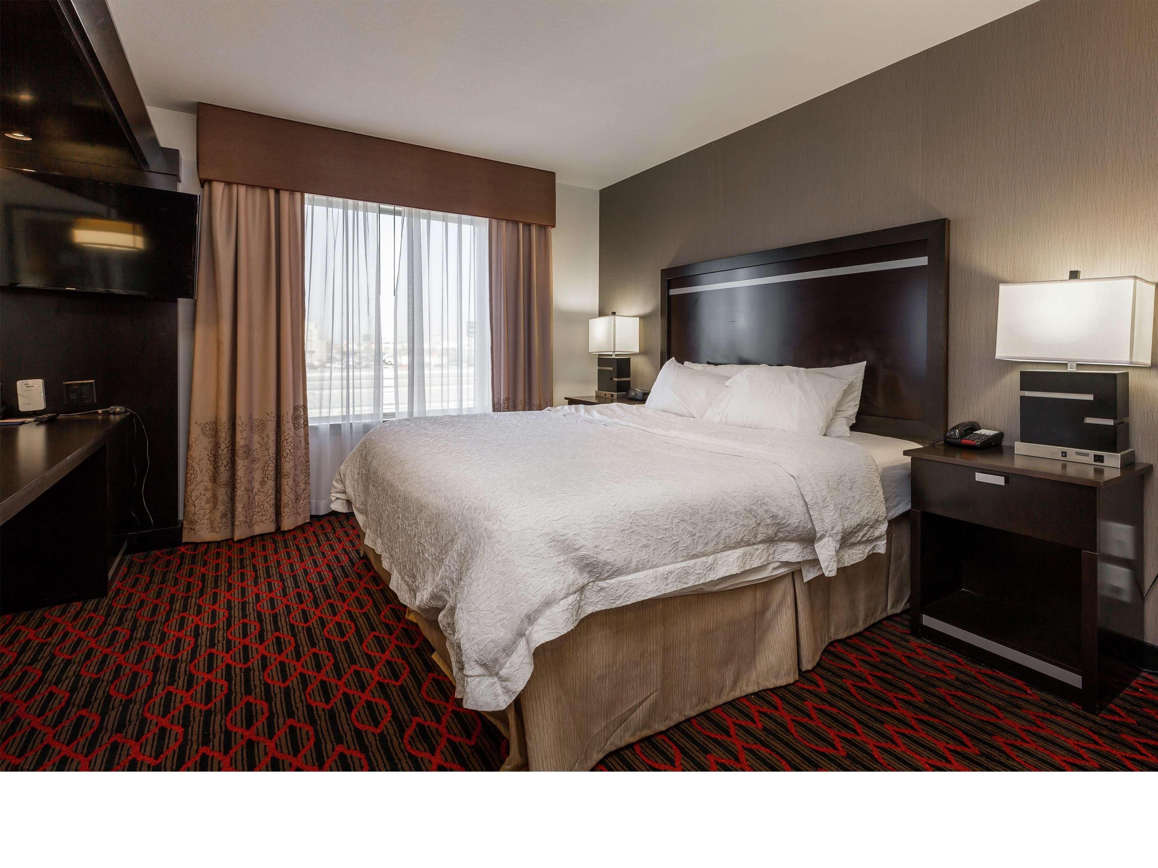 Hampton Inn & Suites By Hilton Летбридж Екстериор снимка