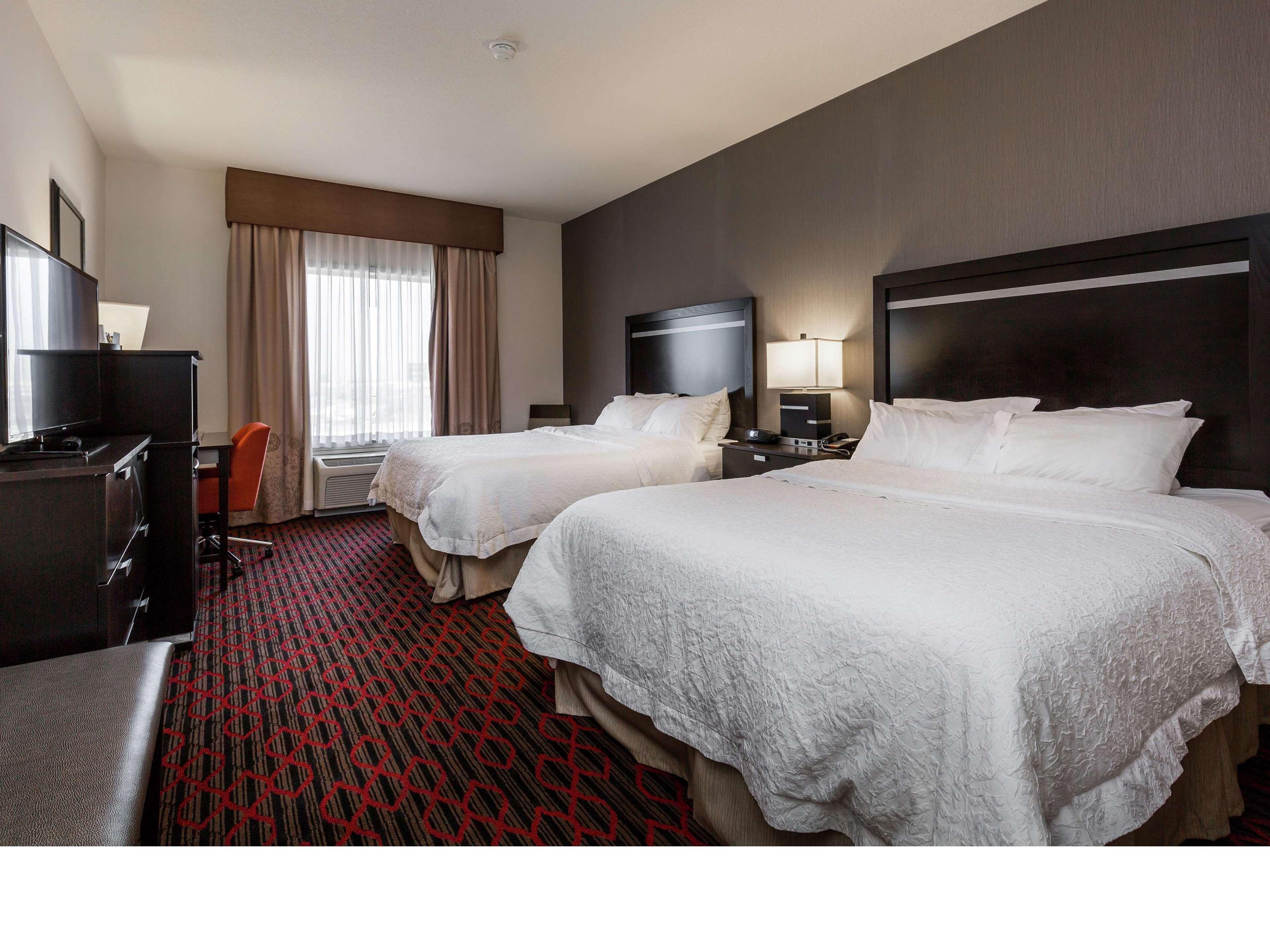 Hampton Inn & Suites By Hilton Летбридж Екстериор снимка