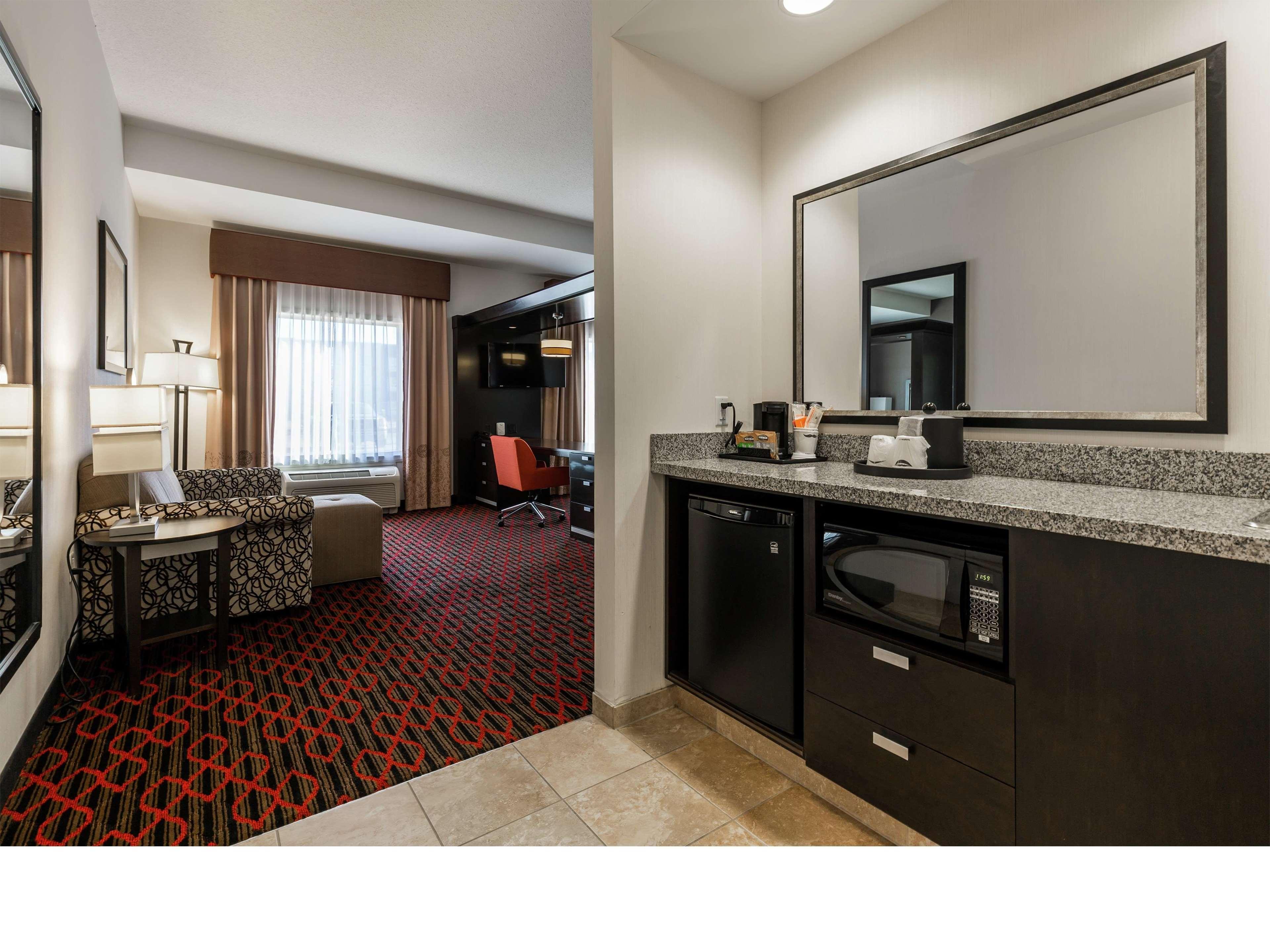 Hampton Inn & Suites By Hilton Летбридж Екстериор снимка