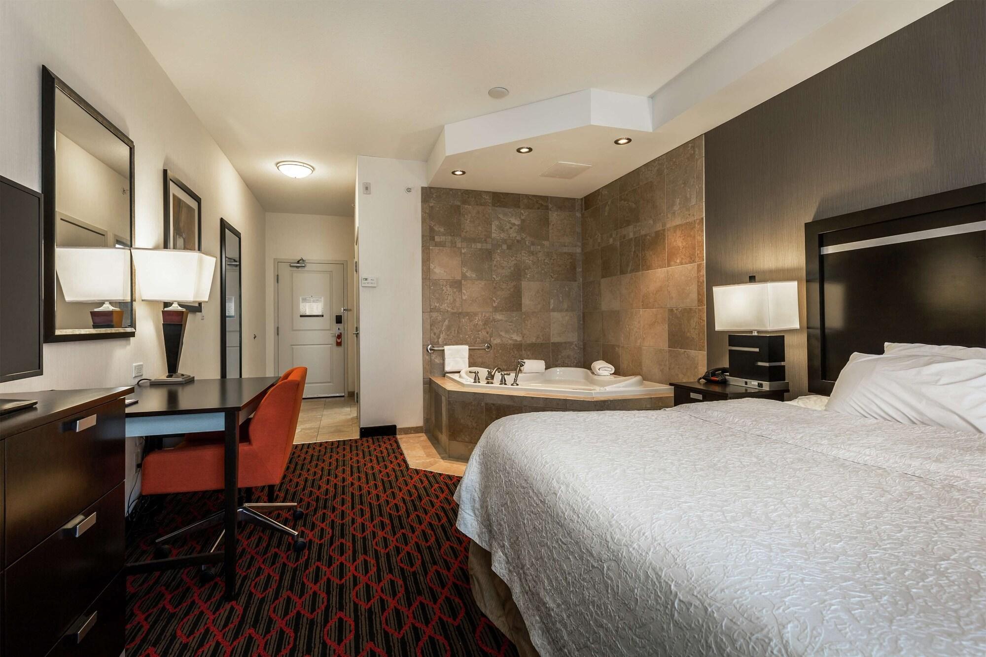 Hampton Inn & Suites By Hilton Летбридж Екстериор снимка