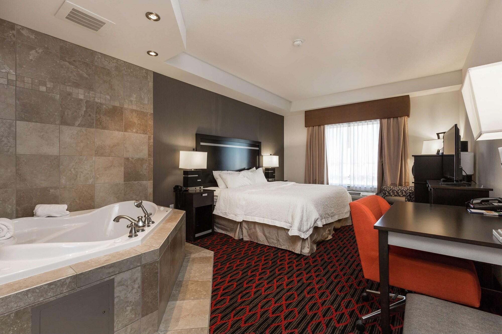 Hampton Inn & Suites By Hilton Летбридж Екстериор снимка