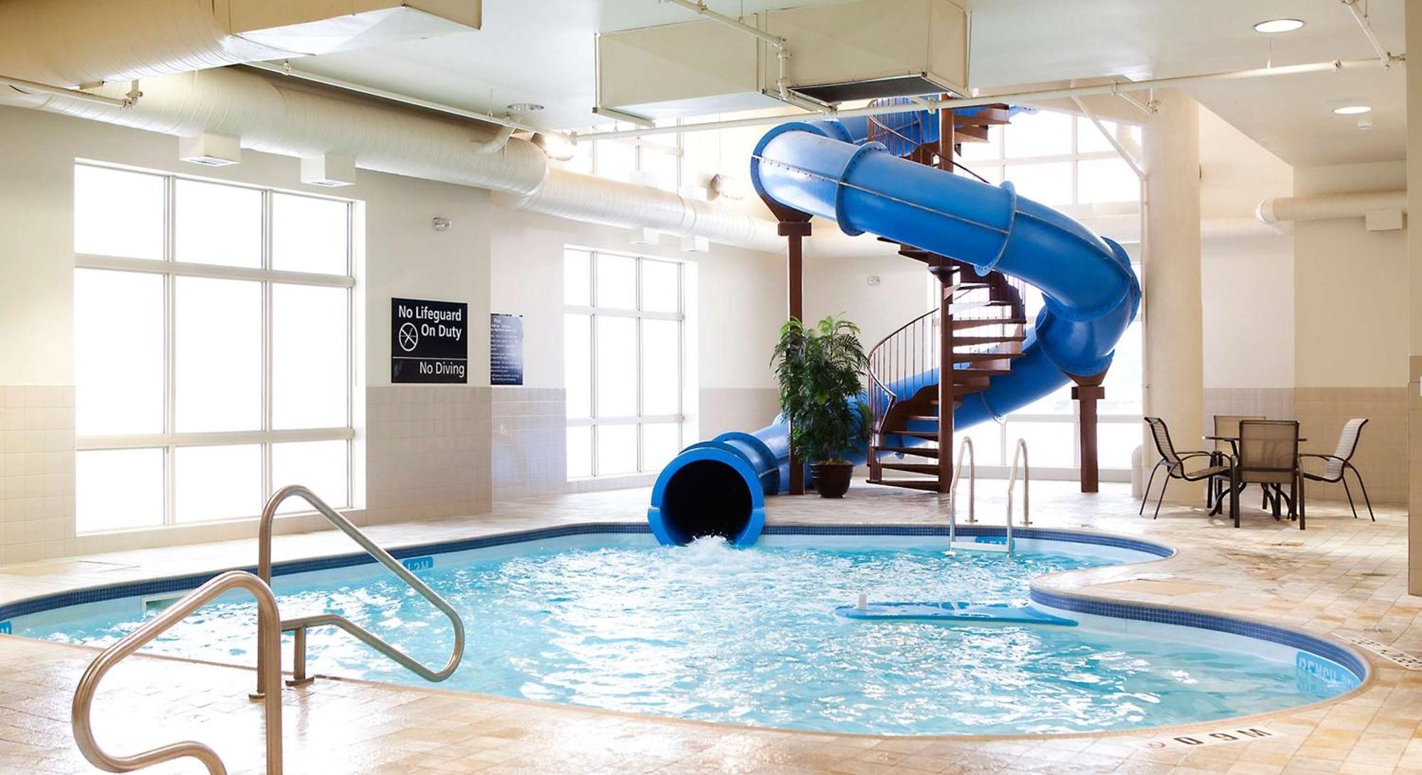 Hampton Inn & Suites By Hilton Летбридж Екстериор снимка