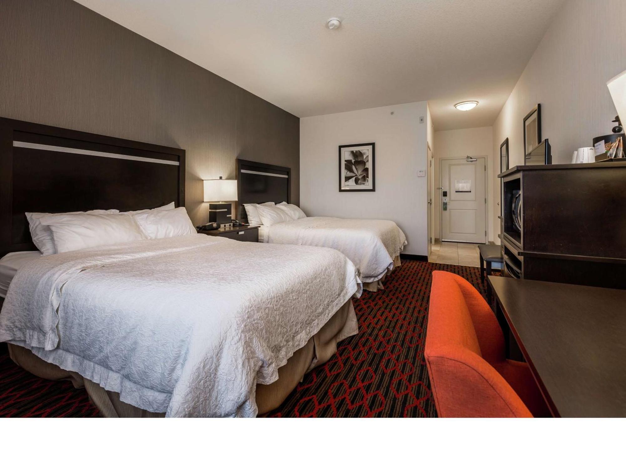 Hampton Inn & Suites By Hilton Летбридж Екстериор снимка