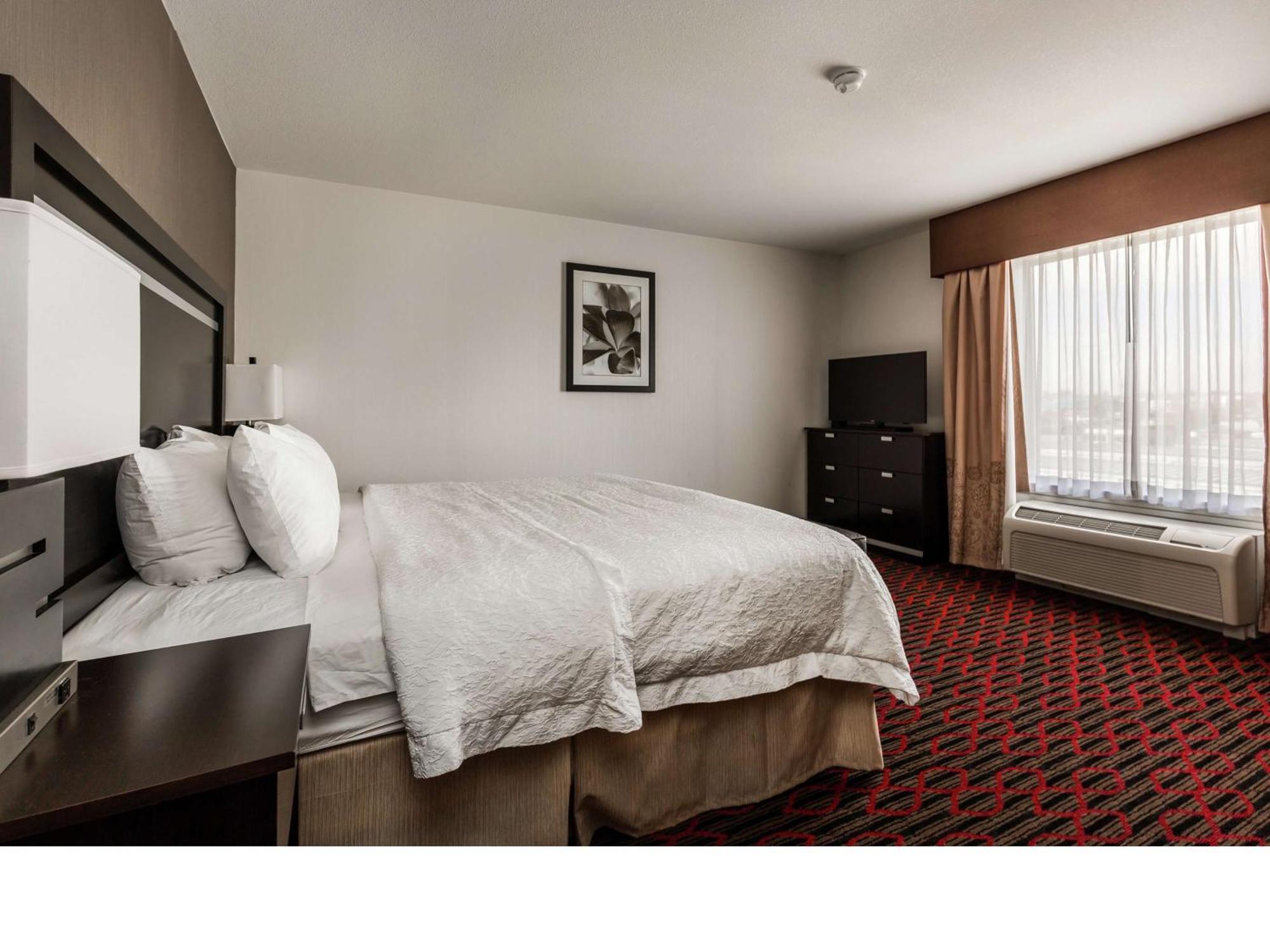 Hampton Inn & Suites By Hilton Летбридж Екстериор снимка