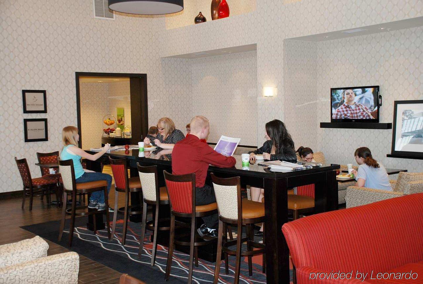Hampton Inn & Suites By Hilton Летбридж Ресторант снимка