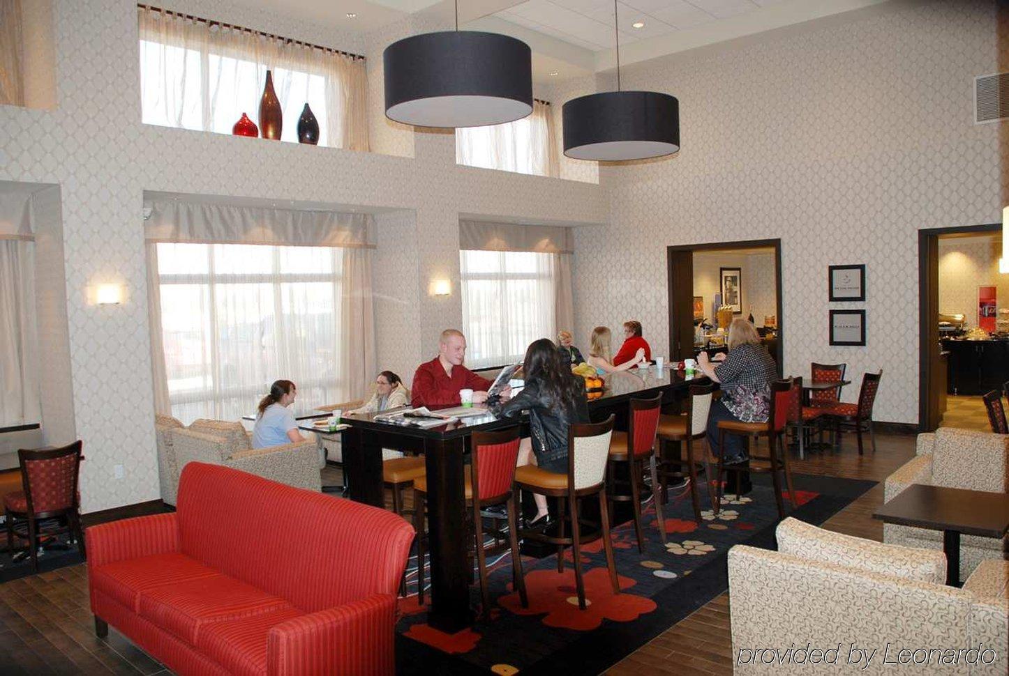 Hampton Inn & Suites By Hilton Летбридж Ресторант снимка