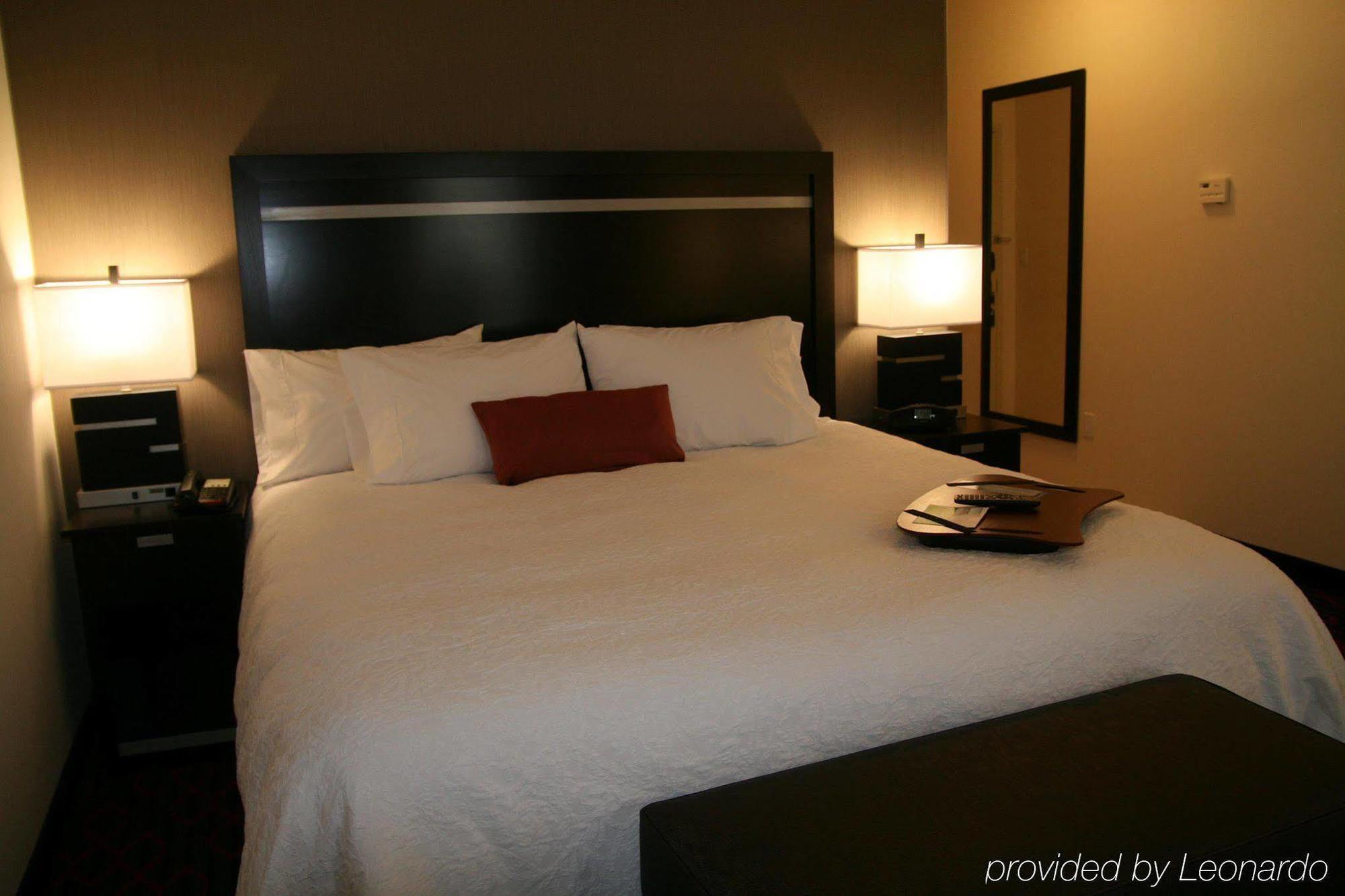 Hampton Inn & Suites By Hilton Летбридж Стая снимка
