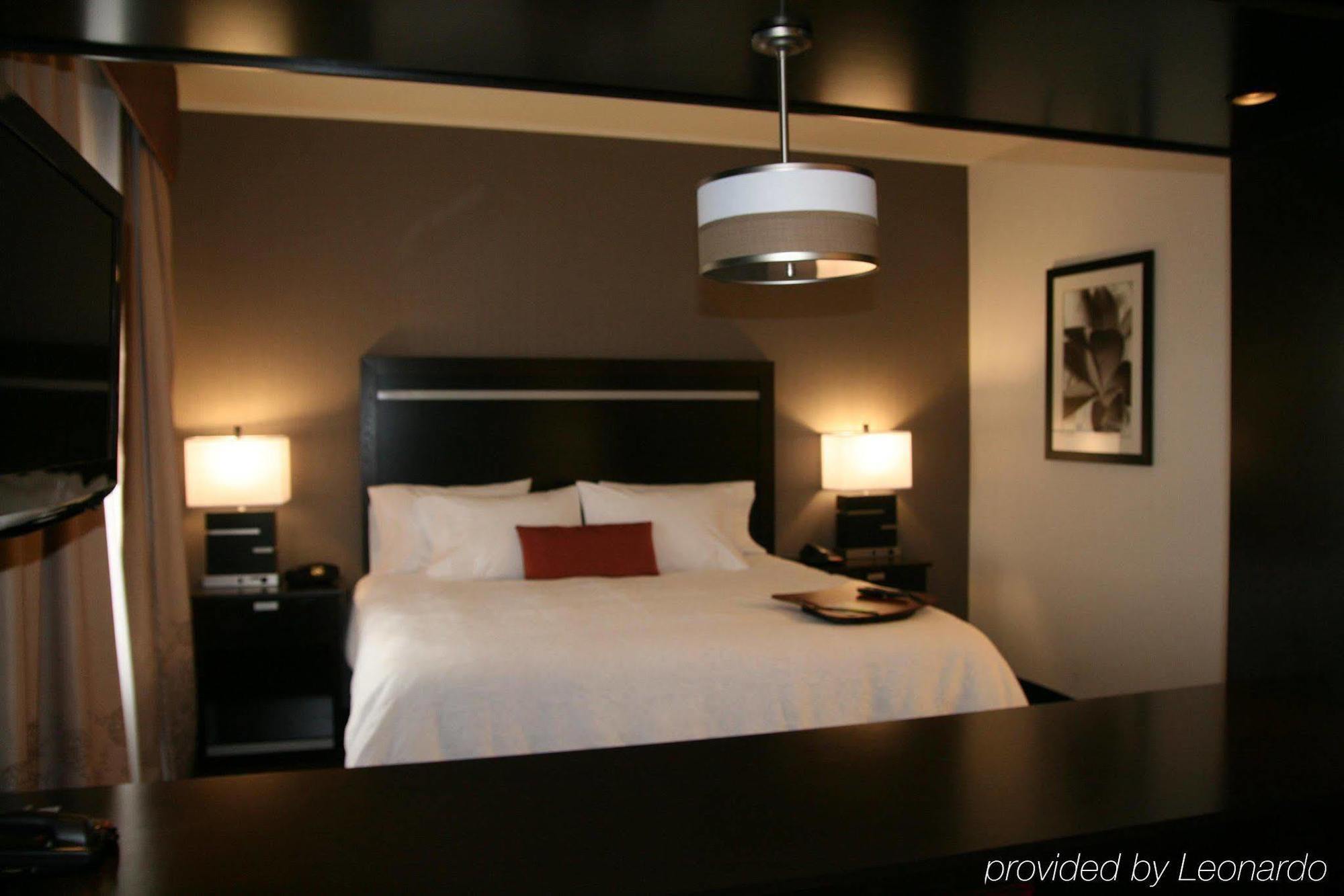 Hampton Inn & Suites By Hilton Летбридж Стая снимка