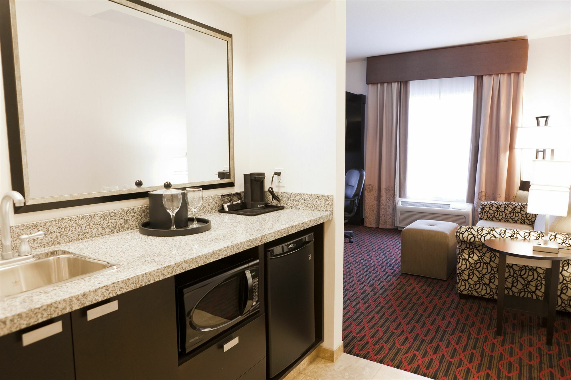 Hampton Inn & Suites By Hilton Летбридж Екстериор снимка